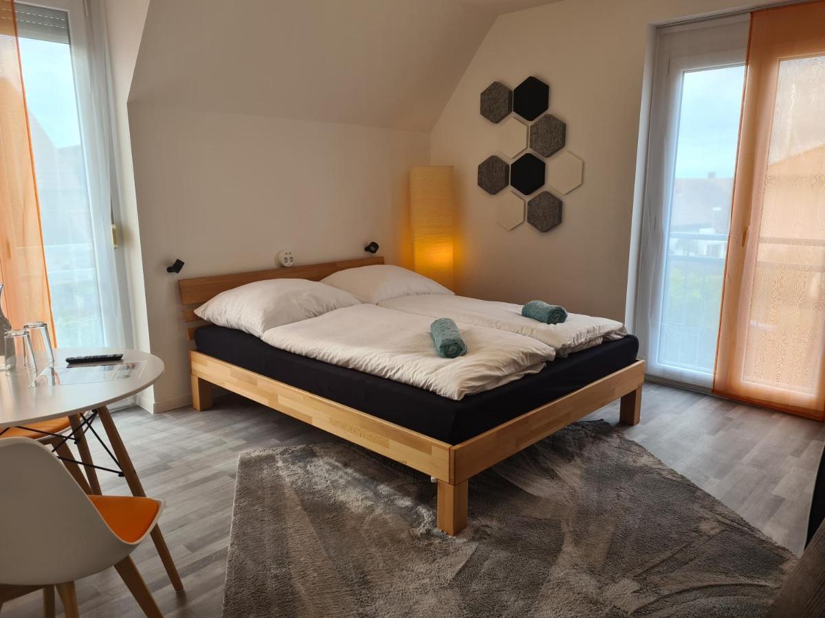 Lichtdurchflutetes Zimmer - Mainwiesen Waldbuttelbrunn Exterior photo