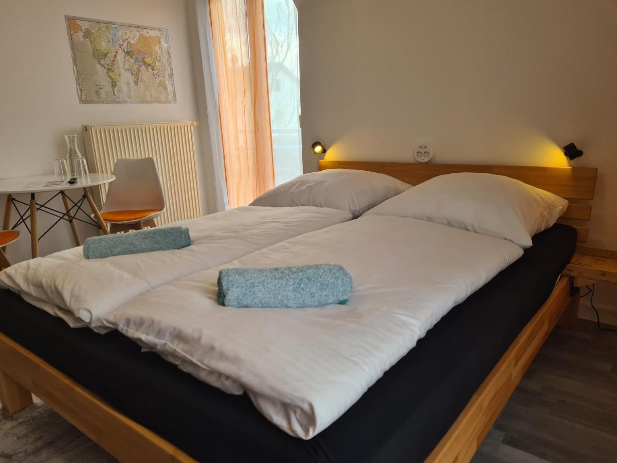 Lichtdurchflutetes Zimmer - Mainwiesen Waldbuttelbrunn Exterior photo